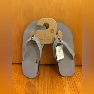 Simply Southern Light Gray Flip Flops Size XL 8.5/9.5 NWT